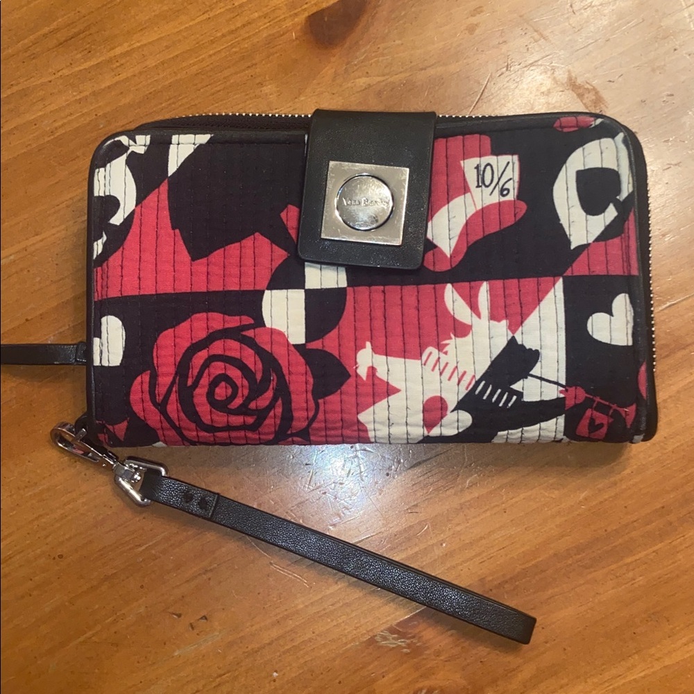 Disney Vera Bradley Alice in Wonderland Painting the Roses Red Wristlet Wallet